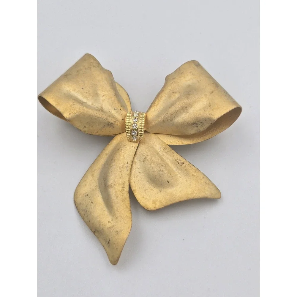 Vintage Gold Tone Bow Brooch Pin Rhinestone Ribbon Textured Matte Finish Jewelry